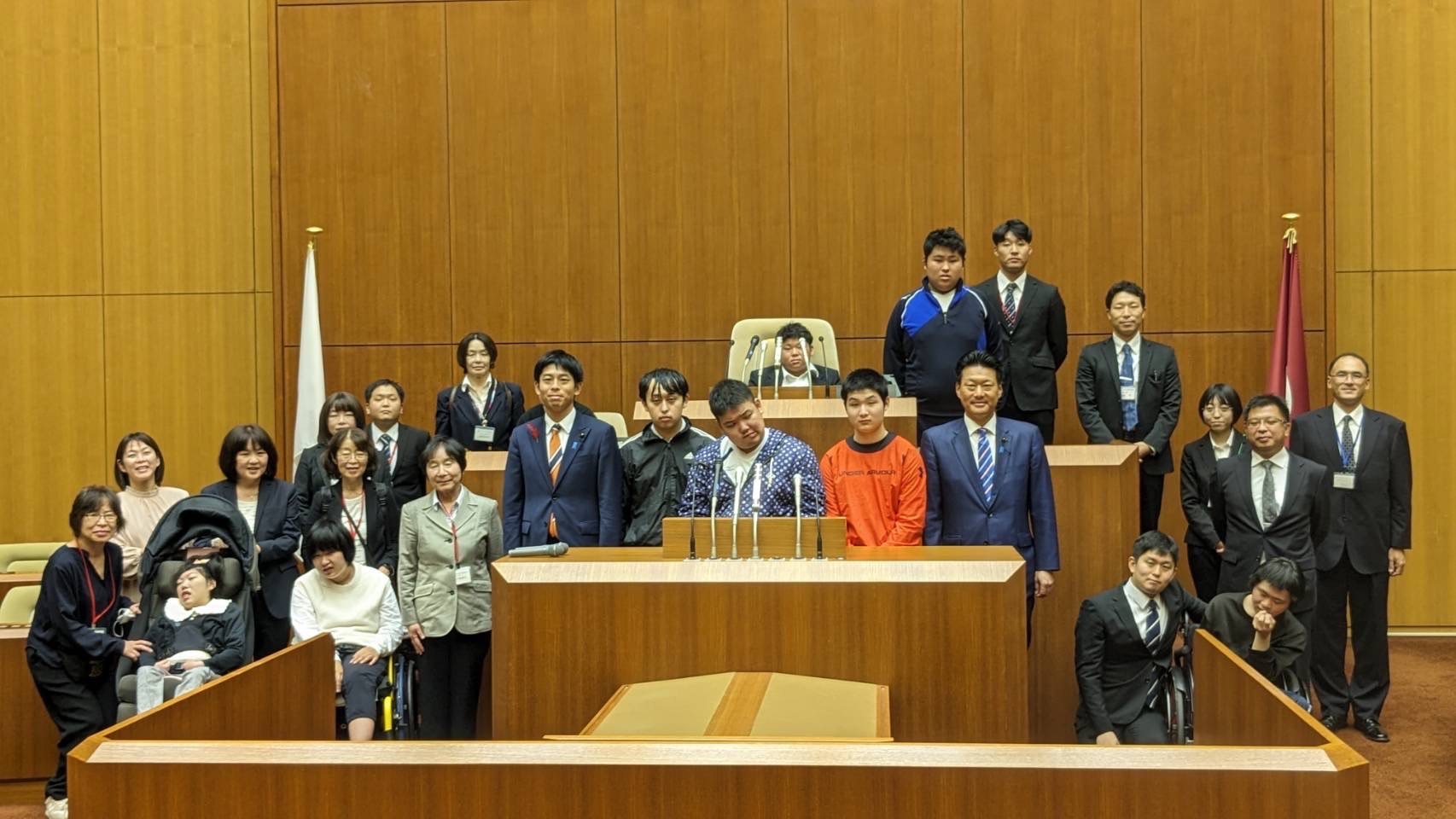 県議会見学